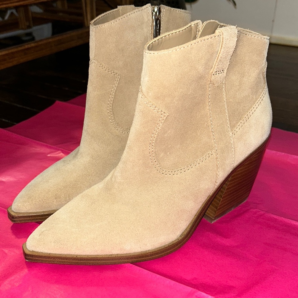 Vince Camuto / 8W US or 38 1/2 European / Tan